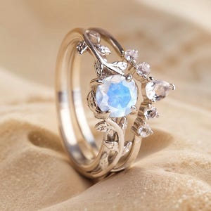 Conjunto de anillos de compromiso inspirados en la naturaleza: anillos apilables únicos con piedra lunar — MAGNOLIA