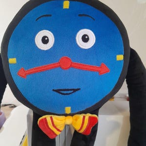Tony de pratende klok. Knuffel me niet, ik ben bang. Grote knuffel. 23 inch