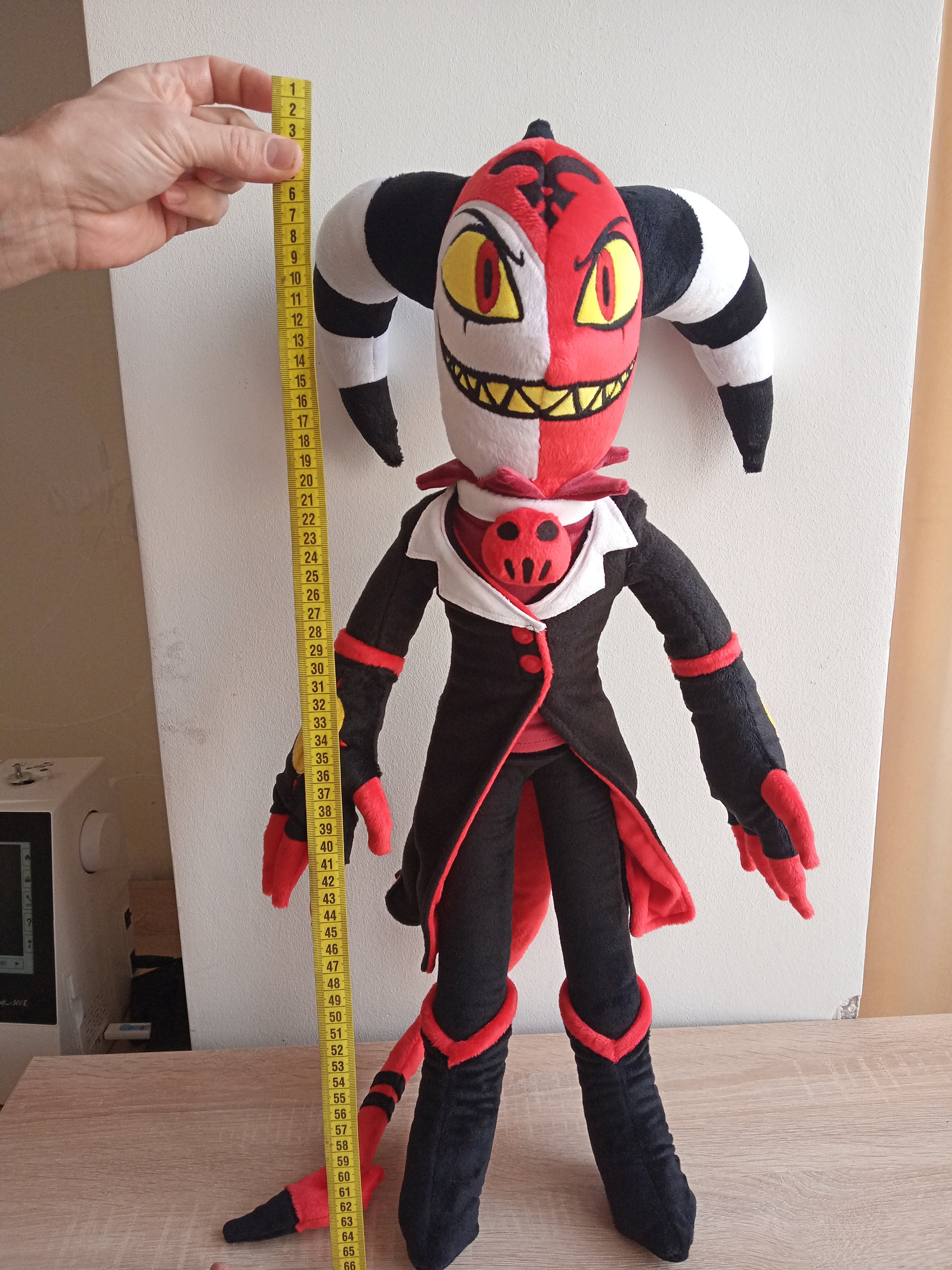 ブリッツォ。ヘルヴァ・ボス。ハズビン・ホテル。大きなぬいぐるみ