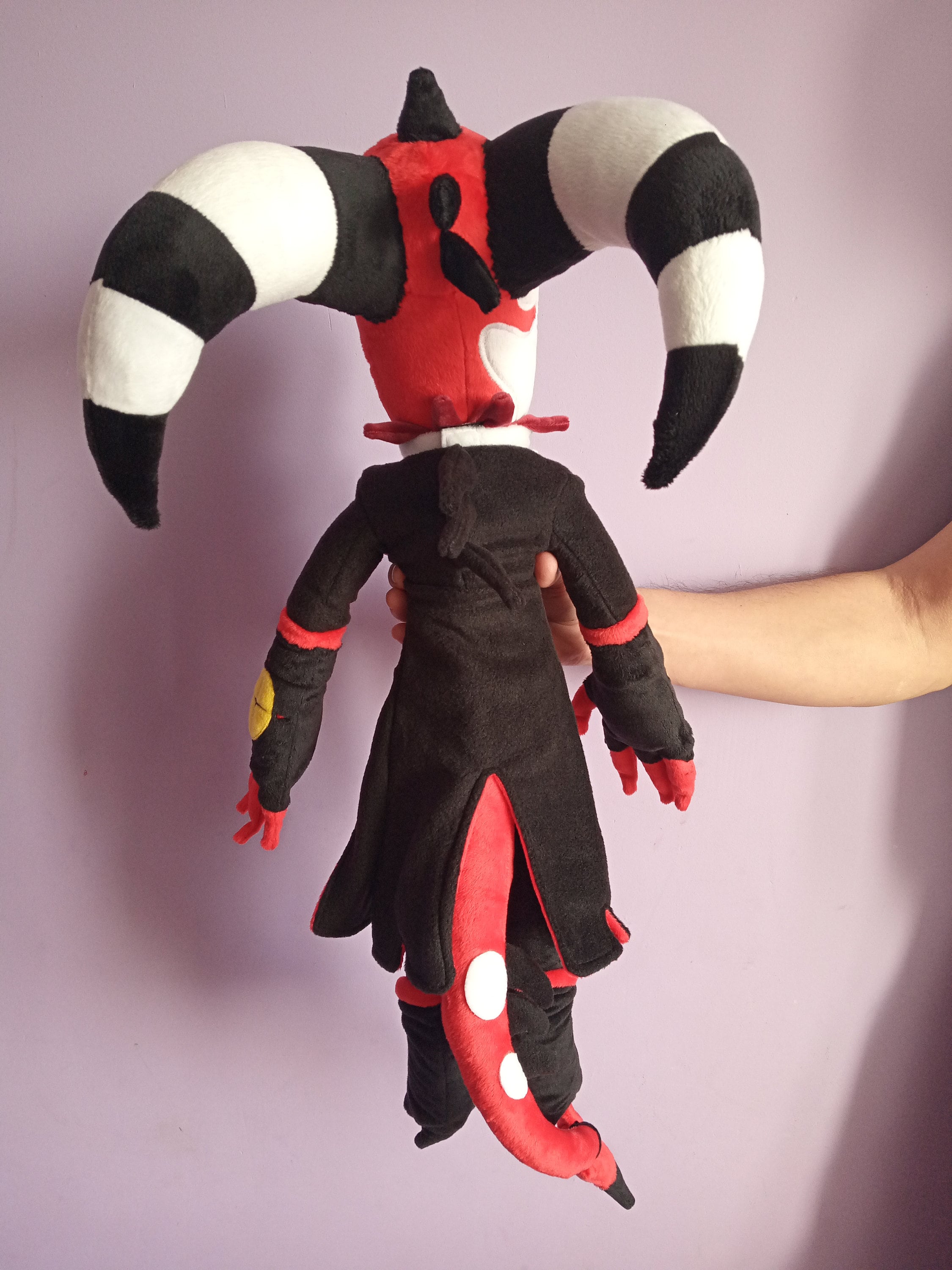 ブリッツォ。ヘルヴァ・ボス。ハズビン・ホテル。大きなぬいぐるみ