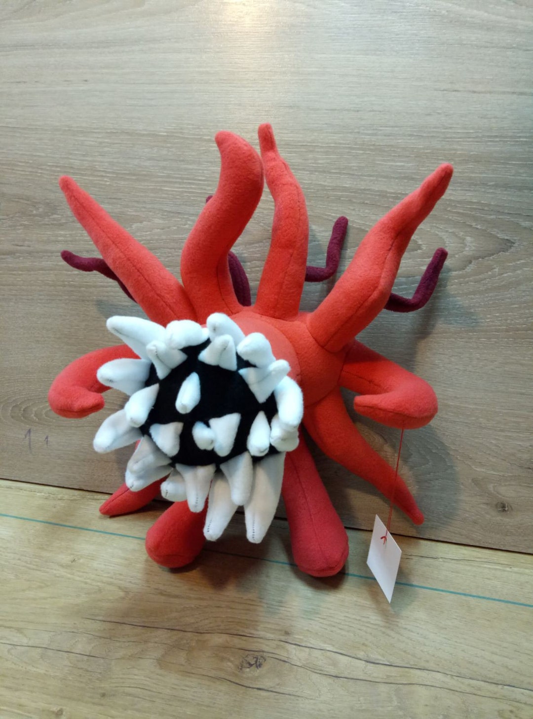 クラーケン。大きなぬいぐるみ。SCP トレバー ヘンダーソン。サイズ