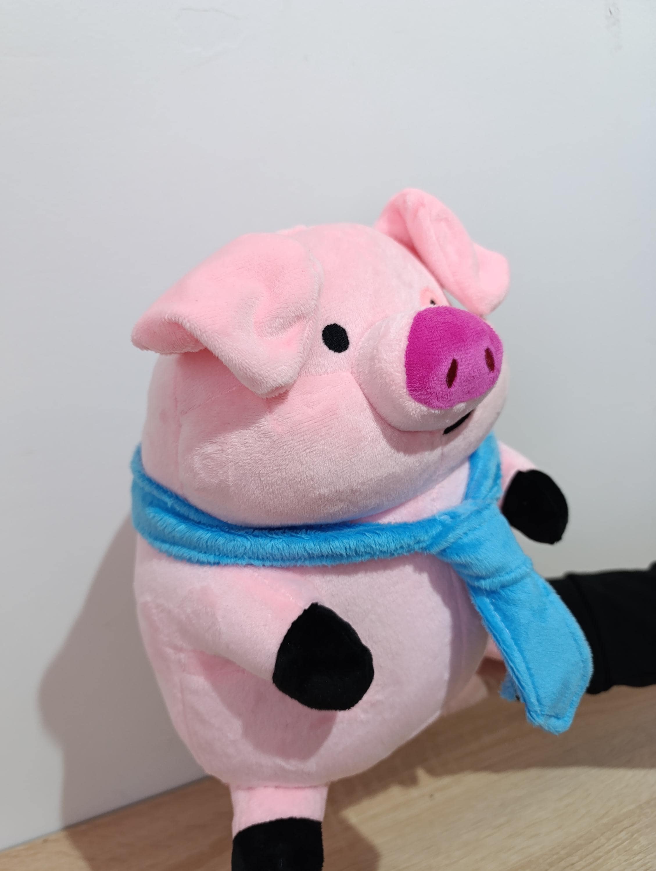 ワドルズ。怪奇ゾーン グラビティフォールズ。大きなぬいぐるみ
