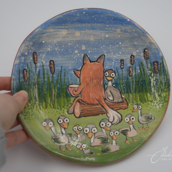 Ceramiczny talerz dekoracyjny lis i kaczka