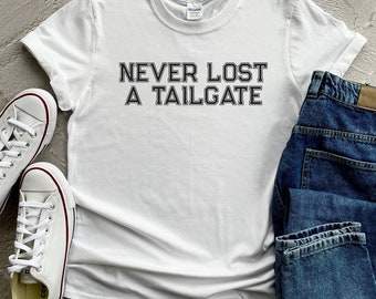 Never Lost A Tailgate Shirt, camiseta de fútbol, linda camiseta de fútbol, talla S-3XL, camisa de fútbol tailgating, día del juego, fiesta tailgate, tailgating