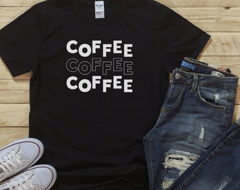 Camisa de café café, camisa de café helado, camisa de amante del café, un abrazo en una taza, camisa de adicción al café, regalo para ella, linda camisa de café