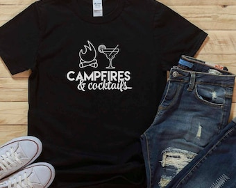Camisa de fogatas y cócteles, camisa de camping, camisas de camping para mujeres y hombres, regalo de campamento, regalo de campista, camisa de camping divertida, amante del campamento