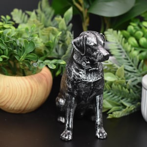 Labrador Retriever Dog Statue for Home Décor – Perfect Pet Lover Gift & Collectible – Detailed Handcrafted Art Sculpture