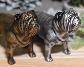 Statua di Bulldog inglese - Statuina di cane in resina realizzata a mano - Colori e dimensioni personalizzati disponibili
