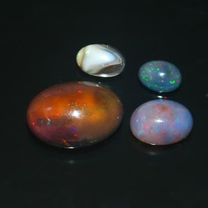 4 pezzi lotto opale nero etiope cabochon. Opale di fuoco multi, pietra preziosa sciolta opale nero cabochon per la creazione di gioielli Dimensioni 11-23 mm Ct 34,00