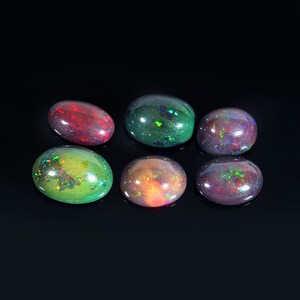 6 pezzi lotto multi opale di fuoco, pietra preziosa sciolta opale nero etiope cabochon. Opale nero cabochon per la creazione di gioielli Dimensioni 12-16 mm Ct 24,00