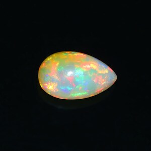 Cabochon di opale, cabochon di fuoco di opale naturale Welo, opale etiope naturale, pietra preziosa sciolta, forma a pera 14X9X4 MM Ct. 3,10 per realizzare gioielli