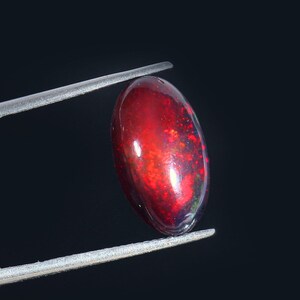 Schwarz Opal Cabochon Multi Feuer Opal, Welo Feuer Stein, Einzel Edelstein Schwarz Äthiopische Opal Cabochon.  Für Herstellung Schmuck Größe17X10X6MM Ct4.50
