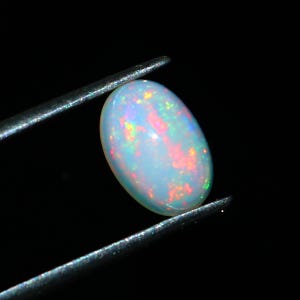 Pietra portafortuna di ottobre, cabochon di opale di fuoco Welo, cabochon di opale, cabochon di opale etiope naturale, pietra preziosa sciolta, dimensioni ovali 9X6X5 MM Ct.1.70