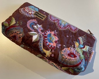 Cosmetic bag / knick-knack bag made of quilted velvet fabric