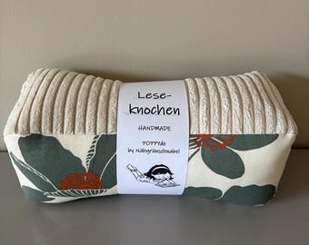 Nackenrolle / Leseknochen aus gemustertem Baumwollstoff mit Blumenprint und weichem Breitcord, cremefarben