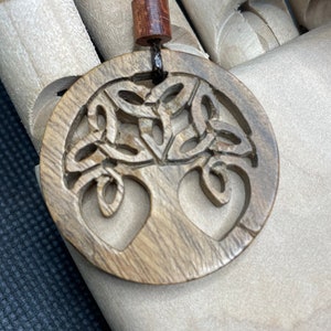 Bracelet porte bonheur en suédine pendentif arbre de vie - Marron