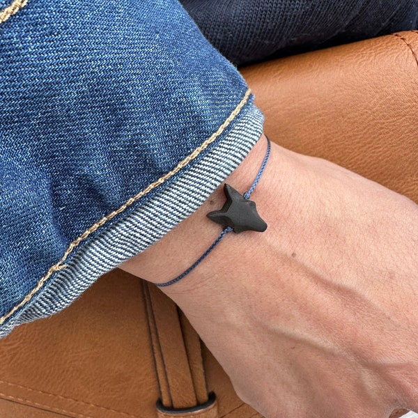 Bracelet minimaliste tête de loup en ébène