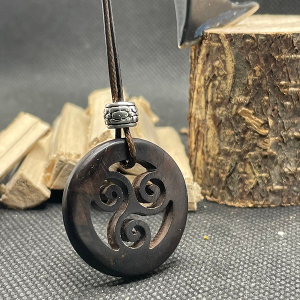 Pendentif celtique Triskell en bois