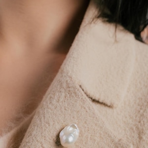 Baroque Pearl Brooch, Large Gold Bridal Brooch, White Pearl Brooch, Elegant Wedding Brooch Pin, Genuine Pearl Brooch for Women