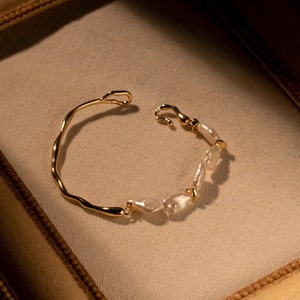 Baroque Pearl Bracelet Freshwater Keshi Pearls White Gold, 18K Gold Plated Chain Minimalist image 1