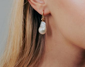 ★2022SS新作★MZUU★Baroque Pearl Drop Earrings Baroque Pearl Drop Earrings, Horseshoe U-link Earrings, Gold