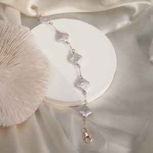 Baroque Pearl Bracelet White Four Leaf Clover Bracelet Gold Filled Chain Van Cleef Style Fortune Bracelet Mother's Day Gift image 1