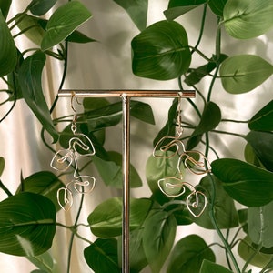 Boucles d’oreilles Wire Ivy • faites à la main • boucles d’oreilles en fil • boucles d’oreilles minimalistes • ligne unique • plante