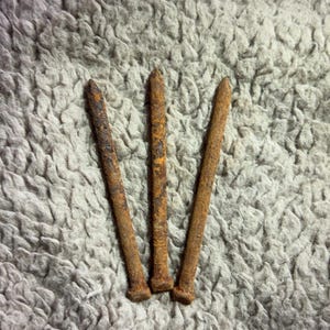 Paquete de 3 clavos oxidados / brujería
