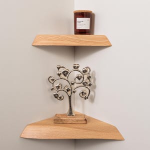 生木のコーナーシェルフ：素朴なインディーインテリア