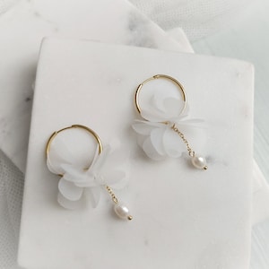 Jewelry set/ Elegant bridal earrings/ Handmade flower earrings/ Bridal jewelry/ Vintage bridal earrings/ Unique/ Elegant necklace/ Flower necklace