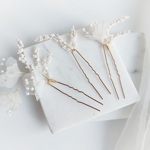 Bridal hair accessory / Flower hairpin / Delicate hair accessory / Bridal accessories