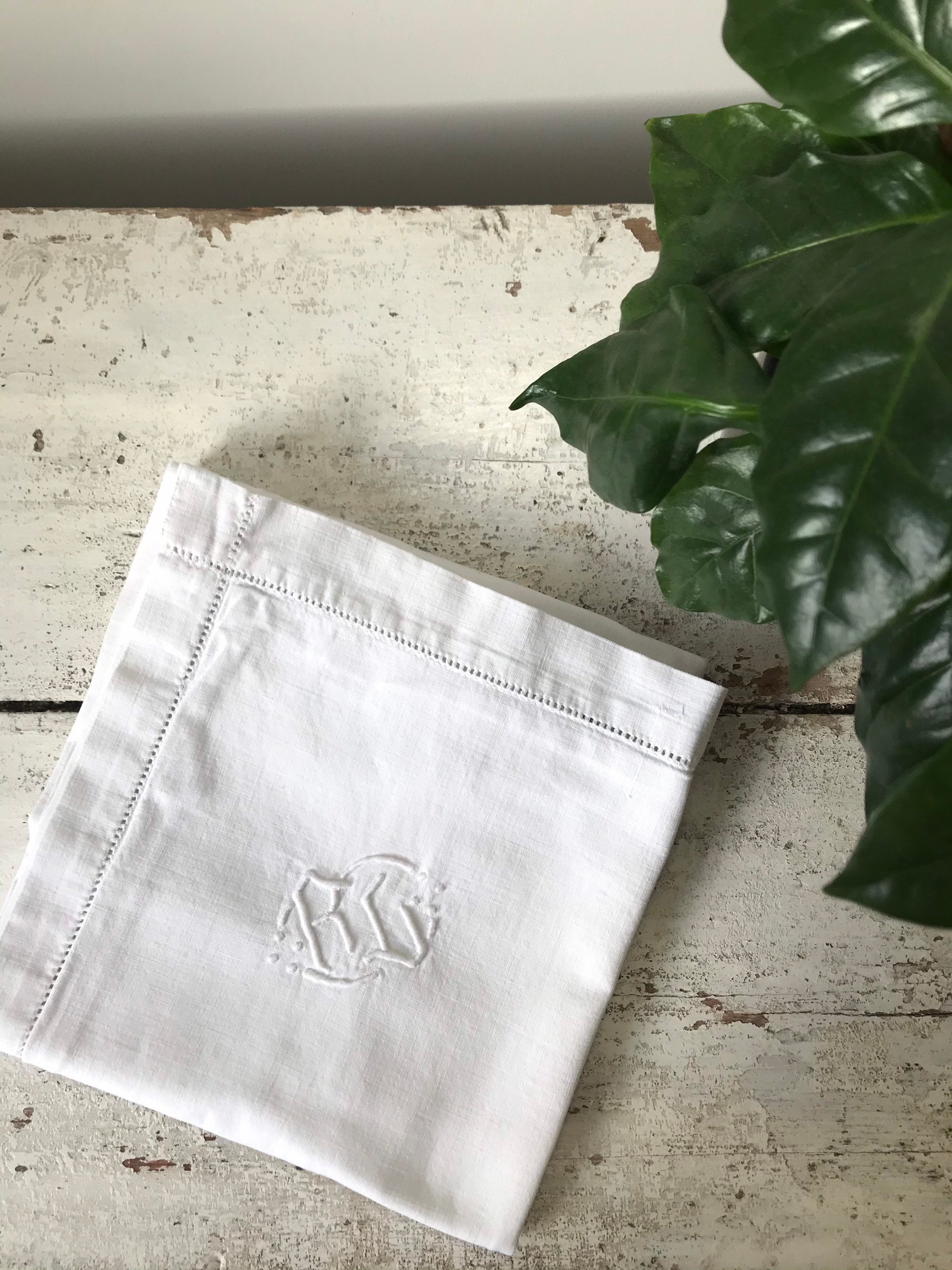 Vintage Français Taies d'oreiller Antiques en Coton Blanc et Monogrammes Brodés Blancs/Années 1970