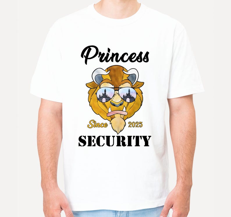 Op de afbeelding: Wit T-shirt met een cartoon afbeelding van een beest dat een zonnebril draagt met een kasteelreflectie. De tekst "Princess Since 2025 Security" is op het T-shirt gedrukt.