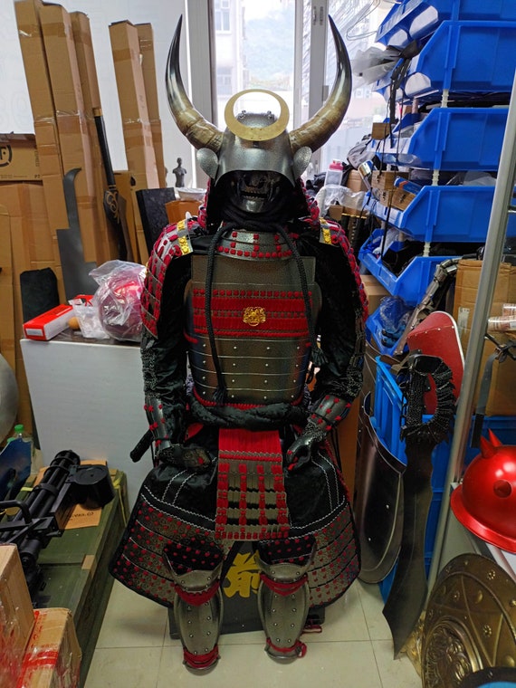Conjunto completo de armadura samurái japonesa con soporte de caja de  exhibición, casco de armadura japonesa portátil para cosplay -  España