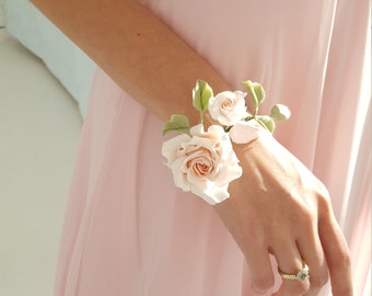 Blush flower bracelet Bridal Wrist corsage for bride Wedding flower bracelet Rose jewelry Bridesmaid gift