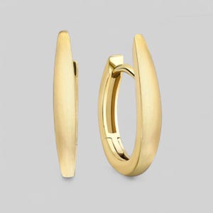 333 gold hoop earrings 13 x 16 mm partially matte - Trendy huggie earrings