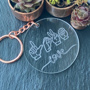 Porte-clés ASL Love / Porte-clés en langue des signes américaine / Porte-clés en acrylique transparent gravé / Cadeau ASL / Porte-clés Love / Cadeau de Saint-Valentin ASL