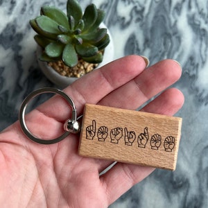 Porte-clés personnalisé ASL / Cadeau langue des signes personnalisé / Porte-clés langue des signes en bois / Cadeau ASL / Porte-clés