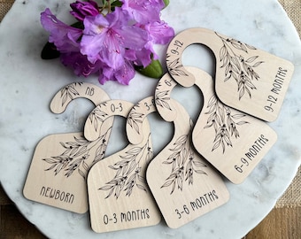 Wood Baby Closet Dividers Set / Floral Clothes Size Markers / Baby Shower Gift / Baby Closet Organization Hangers / Wood Size Hangers