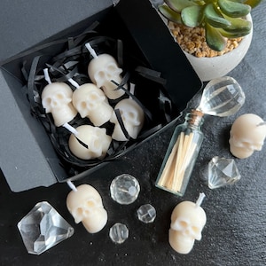 Mini Skull Candles / Halloween Tealights / Skull Tea Lights / Spooky Season Decor / Halloween Candle Set / White Skulls / Black Skulls