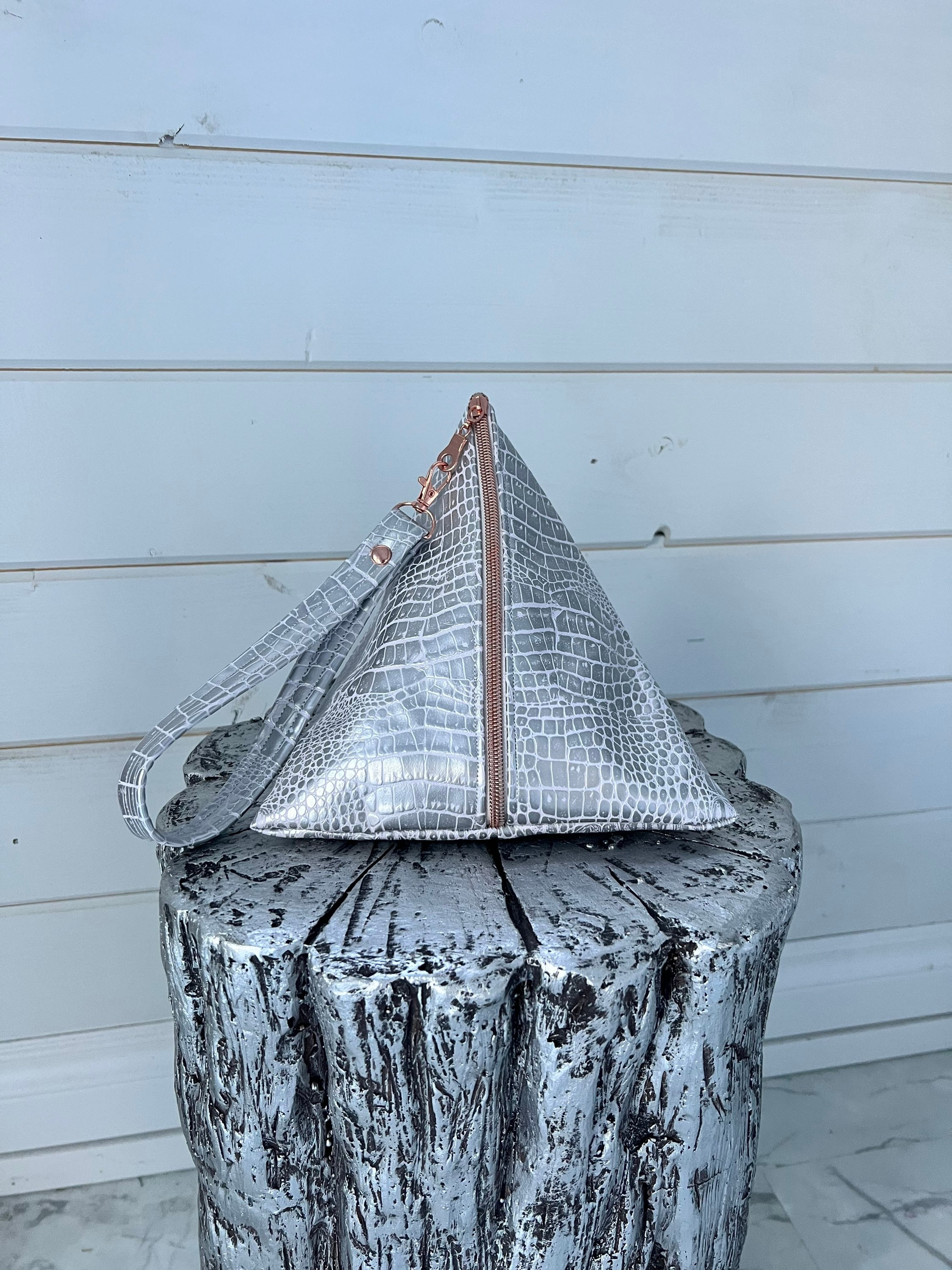 Silver Croc Pyramid Wristlet / Small Wristlet / Metallic Croc Wristlet / Small Minimalist Handbag / Triangle Clutch / Geometric Edgy Purse