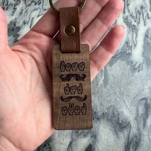 Porte-clés ASL pour papa / cadeau personnalisé en langue des signes en bois pour papa / porte-clés en langue des signes / cadeau ASL / meilleur papa de tous les temps image 1