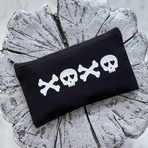 XOXO Skull and Bones Cosmetic Bag / Skull Make-up Bag / Valentine&#39;s Day Skull and Bones / XOXO Zipper Pouch / Black Toiletry Bag