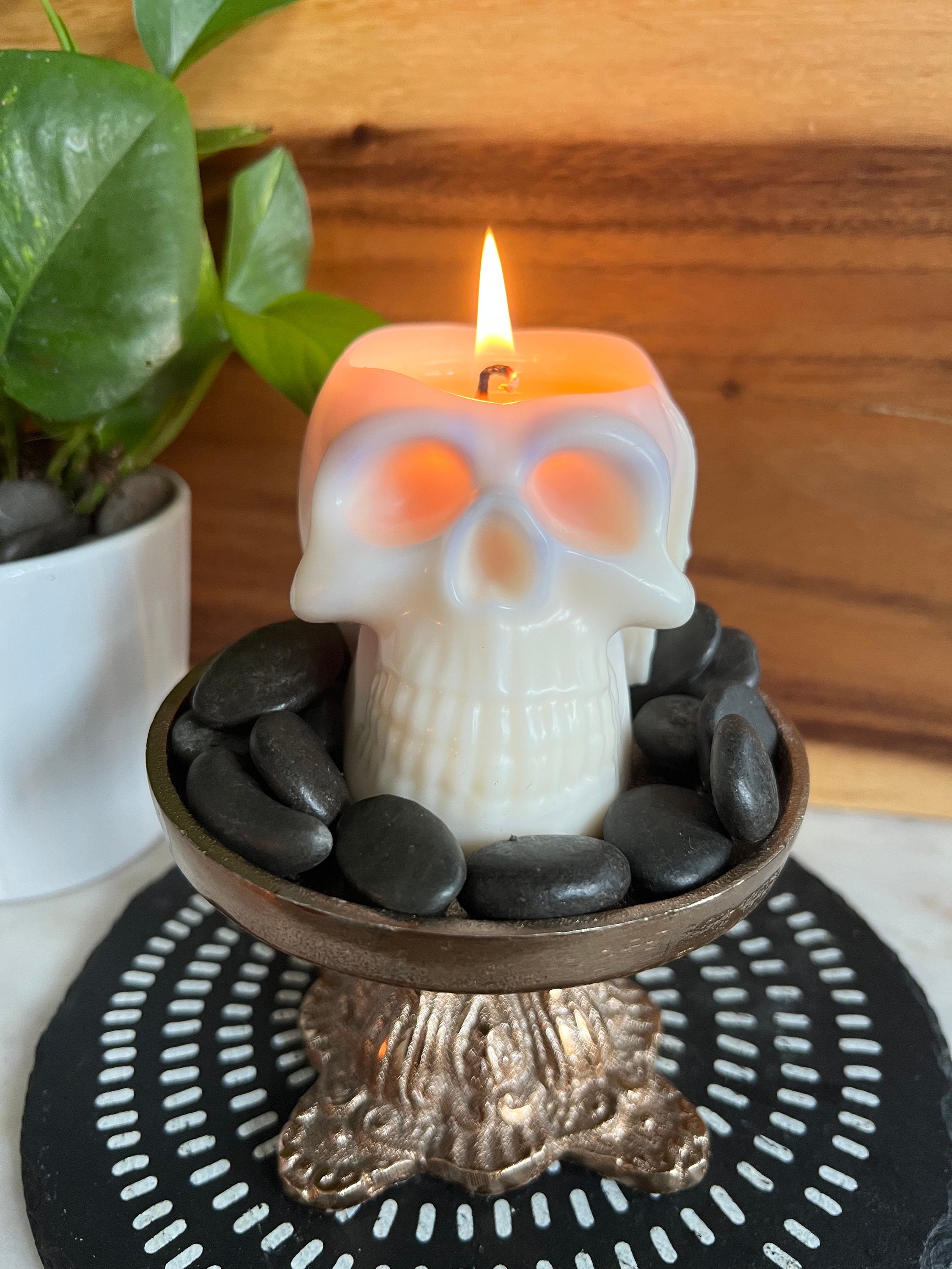 Custom Creative Halloween Home Decoration Candle White Black Skulls Shaped  Paraffin Wax Candle - China Candle and Scented Candle price