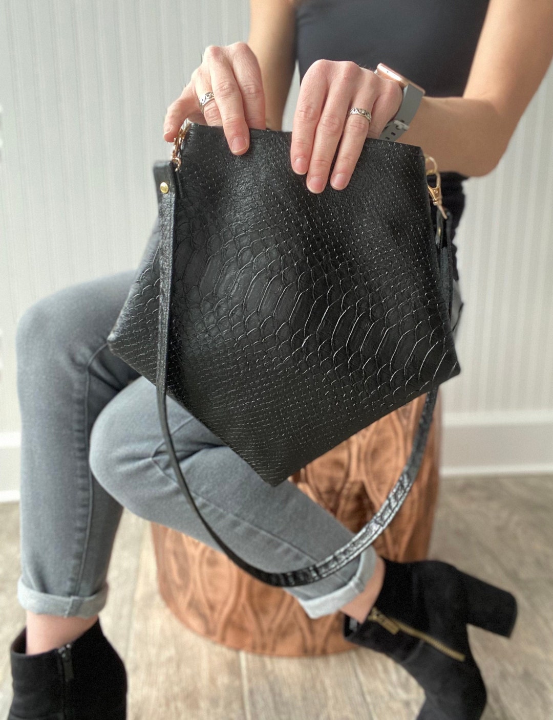 Black snakeskin shoulder bag hotsell