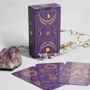 Tarot de Marseille - Tarot Divinatoire 100% Fabriqué en France + Livret et E-book Explicatif de 192 Pages 22 Arcanes Majeurs et 56 Mineurs