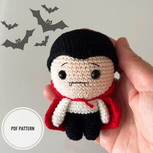 English dracula pattern, Crochet bag accessories pattern, Crochet patterns for Halloween, Amigurumi Dracula, Dracula keychain pattern