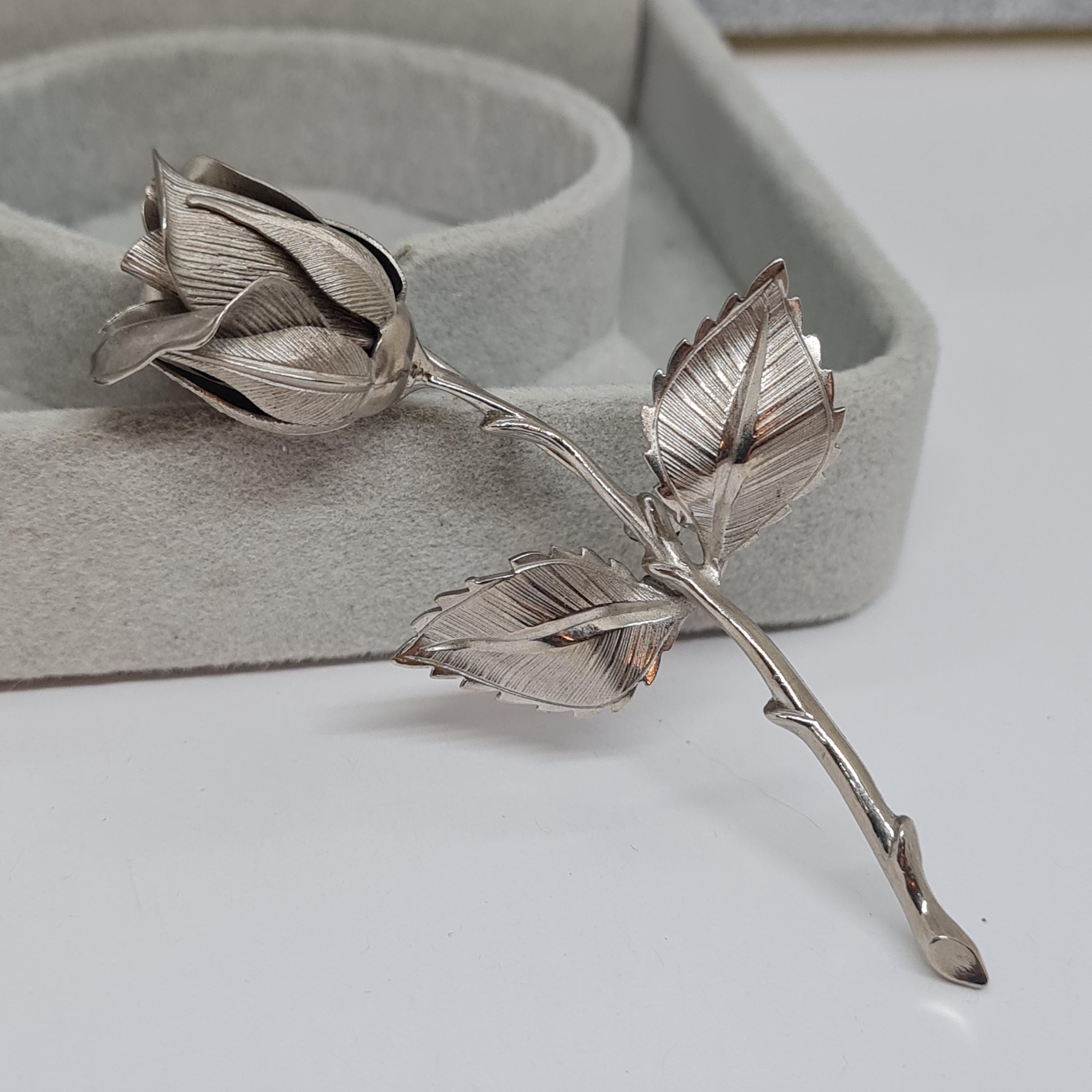 ヴィンテージGIOVANNIジョバンニの薔薇のブローチ 刻印あり（銀色）