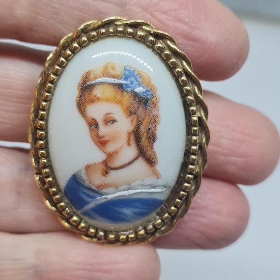 Broche camée portrait ovale frida kahlo retro vintage