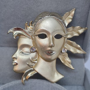 Vintage Art Deco Gesichtsmaske Brosche Hellgold-Ton glänzendes und mattiertes Metall
